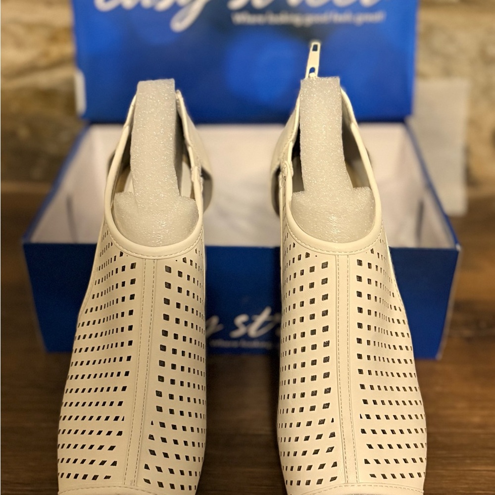 New Easy Street Amiri Perforated Block Heel Sandals Size 11 WW